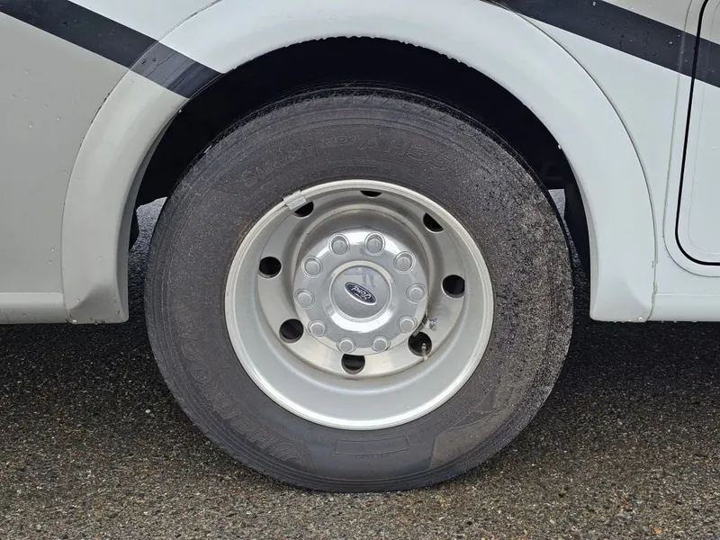 2023 Thor Motor Coach Magnitude 4x4, photo 9 of 24