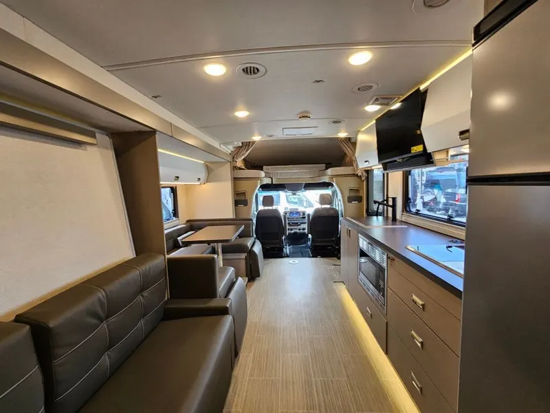 2027 Winnebago View, photo 18 of 24