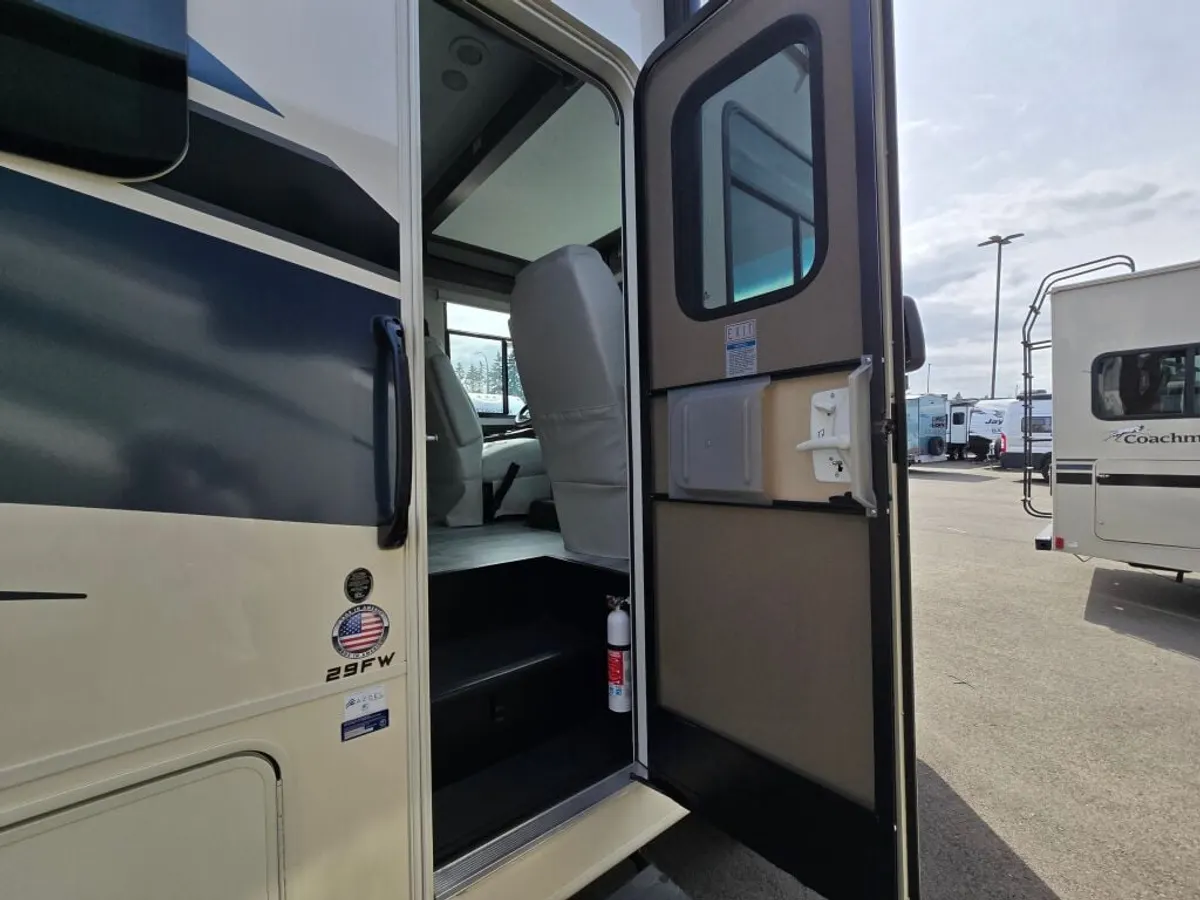 2023 Coachmen Mirada, photo 8 of 24