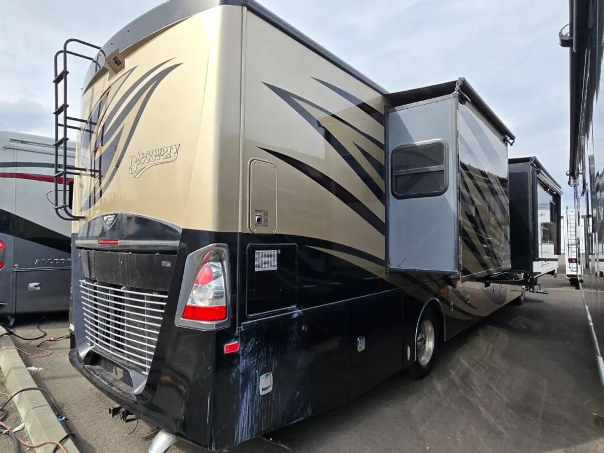 2014 Fleetwood Discovery, photo 4 of 24