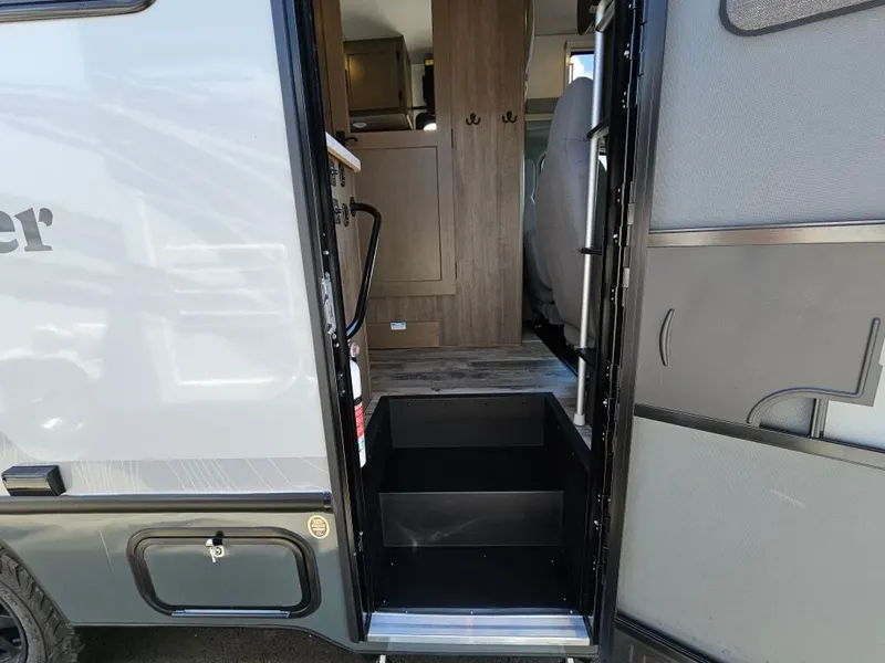 2026 Adventurer Manufacturing Inc. Overlander, photo 7 of 24