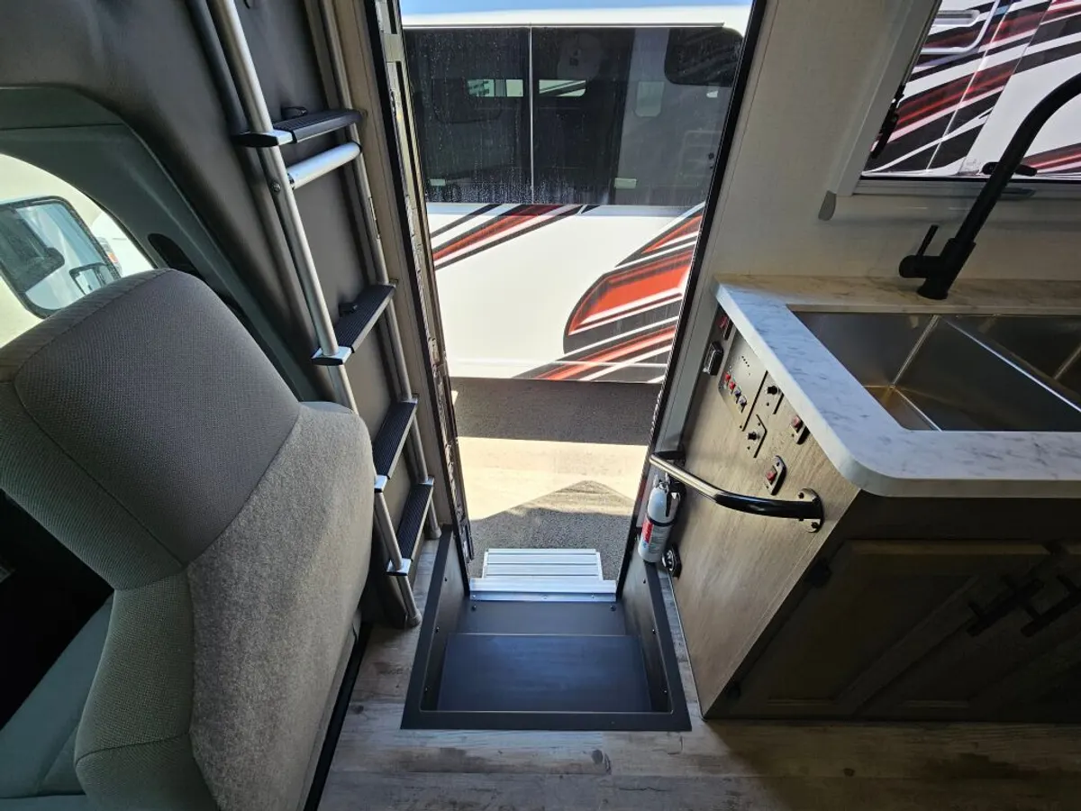 2026 Adventurer Manufacturing Inc. Overlander, photo 8 of 24