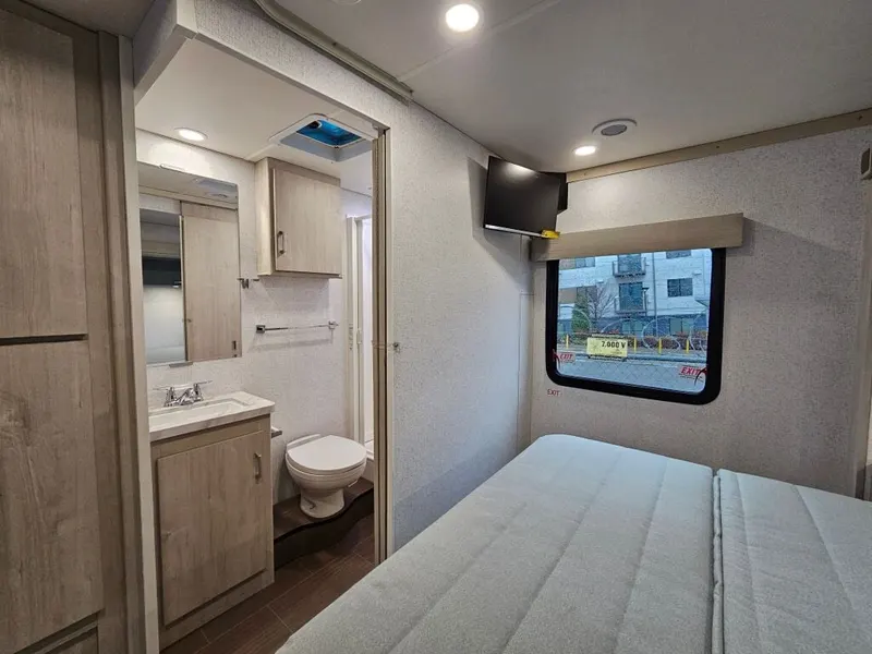 2027 Winnebago Sunflyer, photo 20 of 24