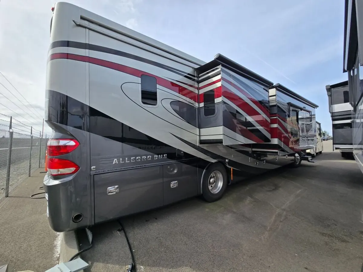 2017 Tiffin Motorhomes Allegro Bus, photo 4 of 24