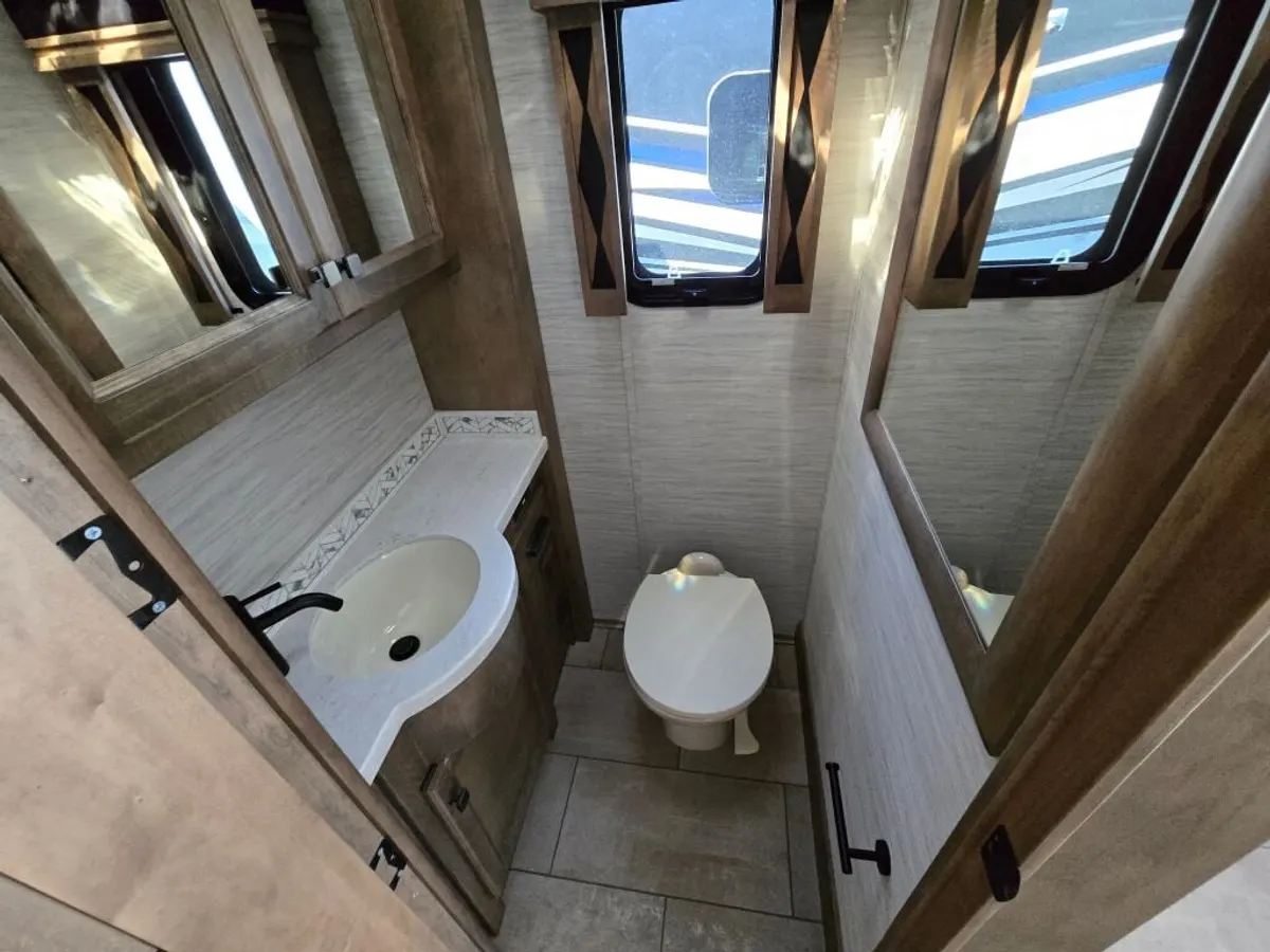 2026 Tiffin Motorhomes Allegro Red, photo 17 of 24