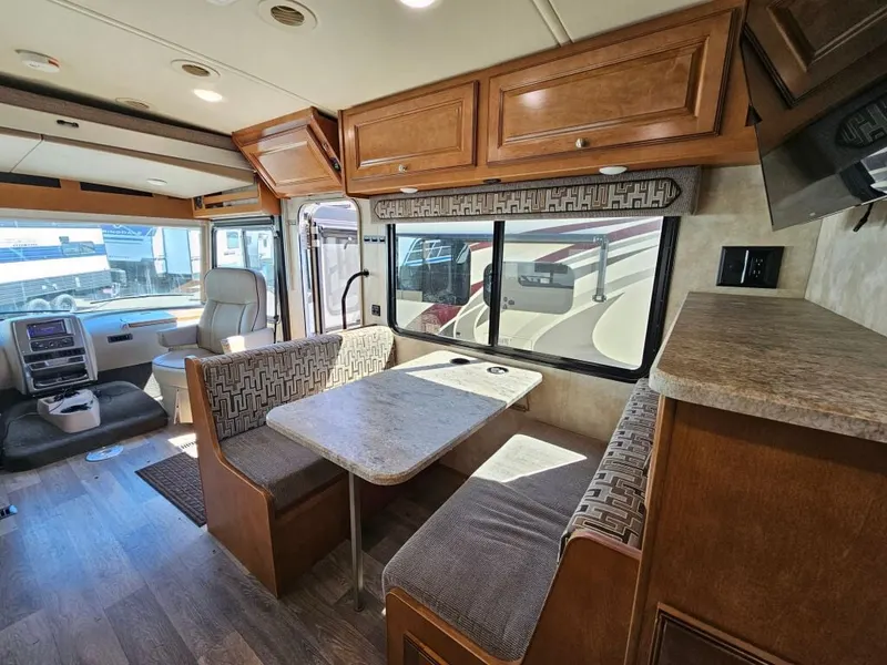 2020 Winnebago Vista, photo 17 of 24