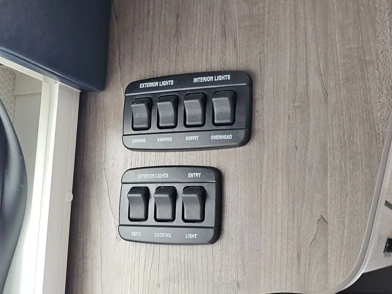 2021 Lance Lance Travel Trailers, photo 22 of 24
