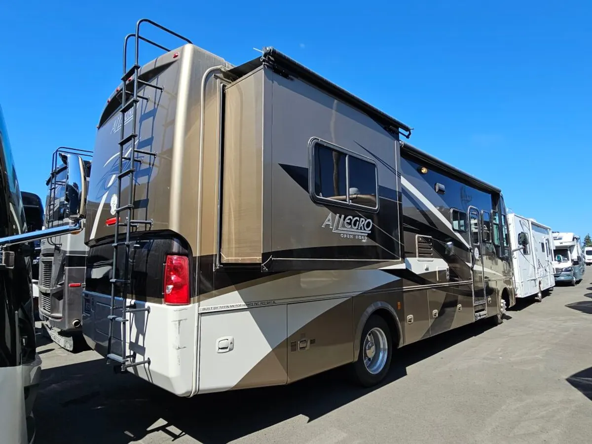2011 Tiffin Motorhomes Allegro, photo 3 of 24
