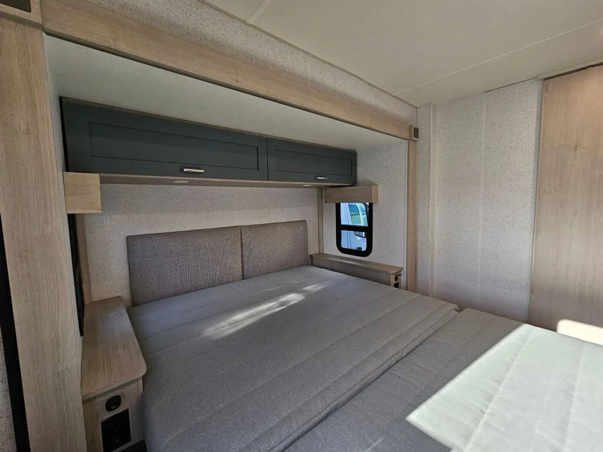 2027 winnebago sunflyer, photo 23 of 24