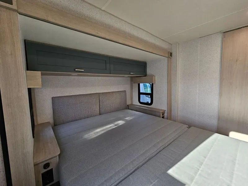 2027 winnebago sunflyer, photo 23 of 24