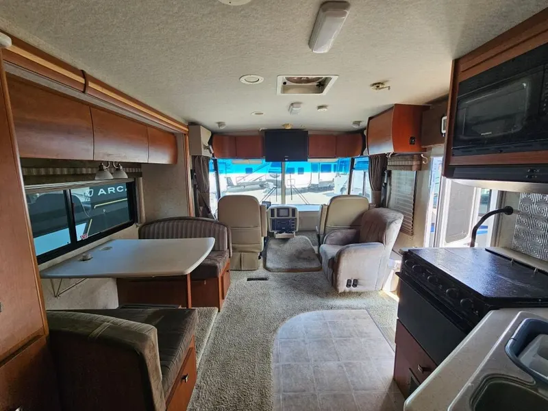 2008 Winnebago Sightseer, photo 15 of 24