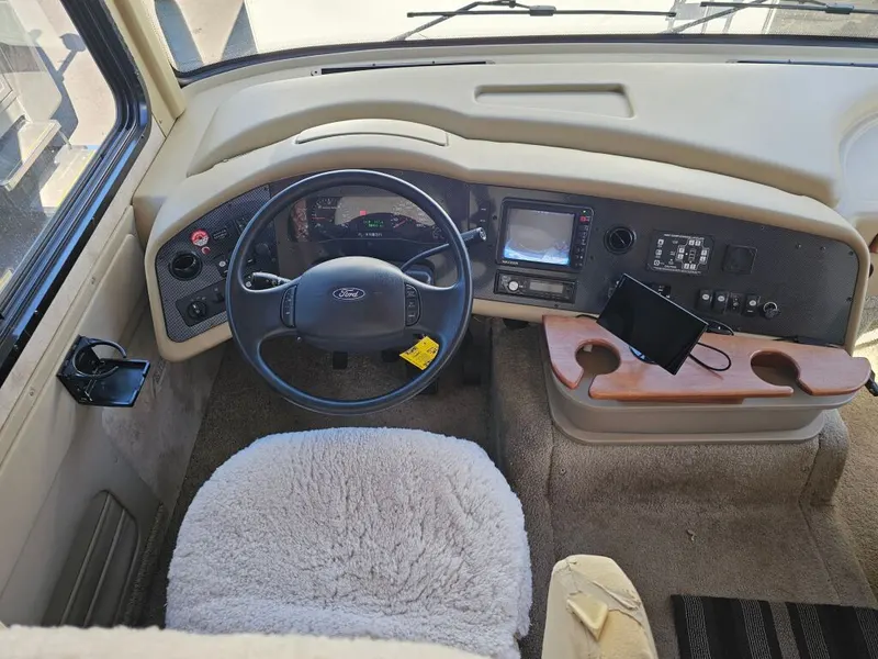 2011 Tiffin Motorhomes Allegro, photo 19 of 24
