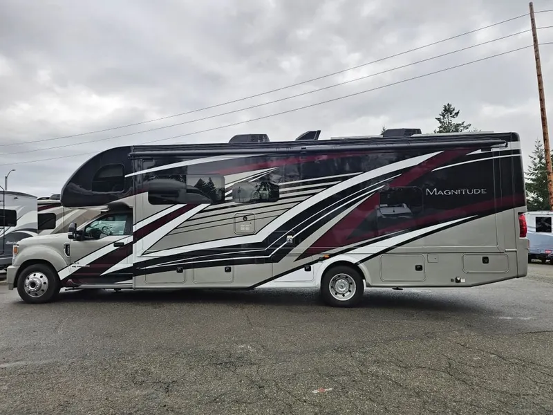 2023 Thor Motor Coach Magnitude 4x4, photo 6 of 24