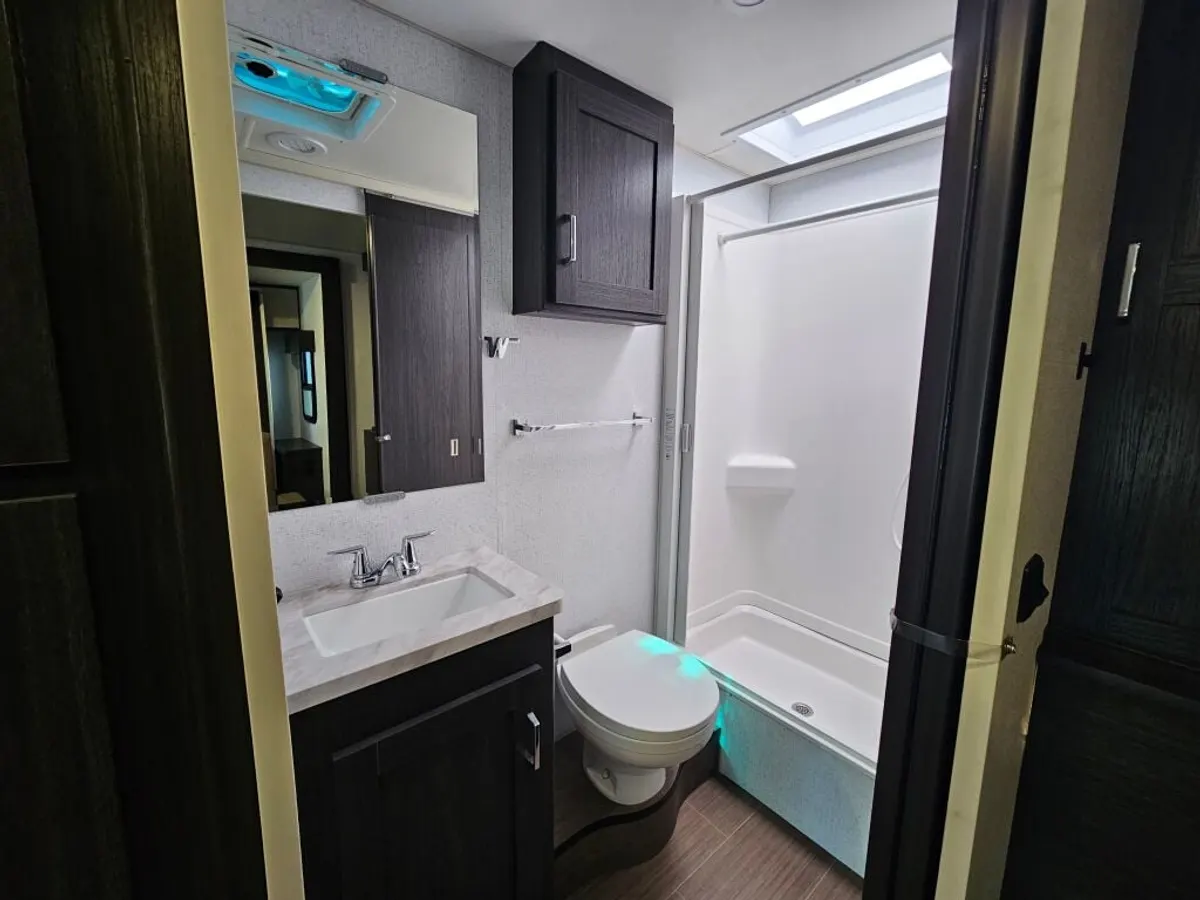 2027 Winnebago Sunflyer, photo 21 of 24
