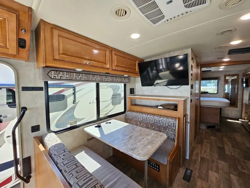 2020 Winnebago Vista, photo 13 of 24