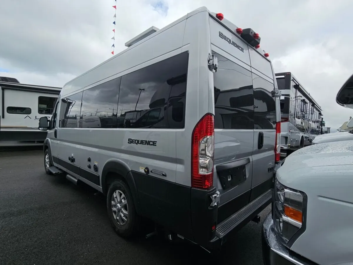 2027 Thor Motor Coach Sequence, photo 4 of 24