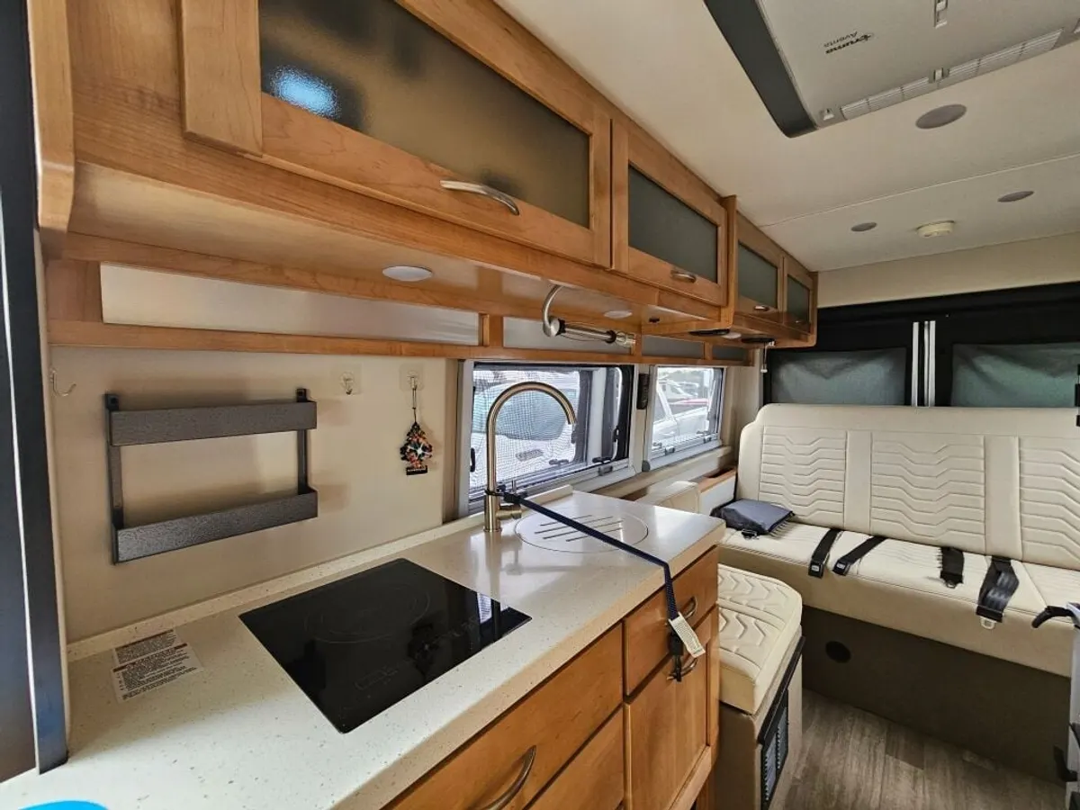 2023 Coachmen Nova, photo 17 of 24