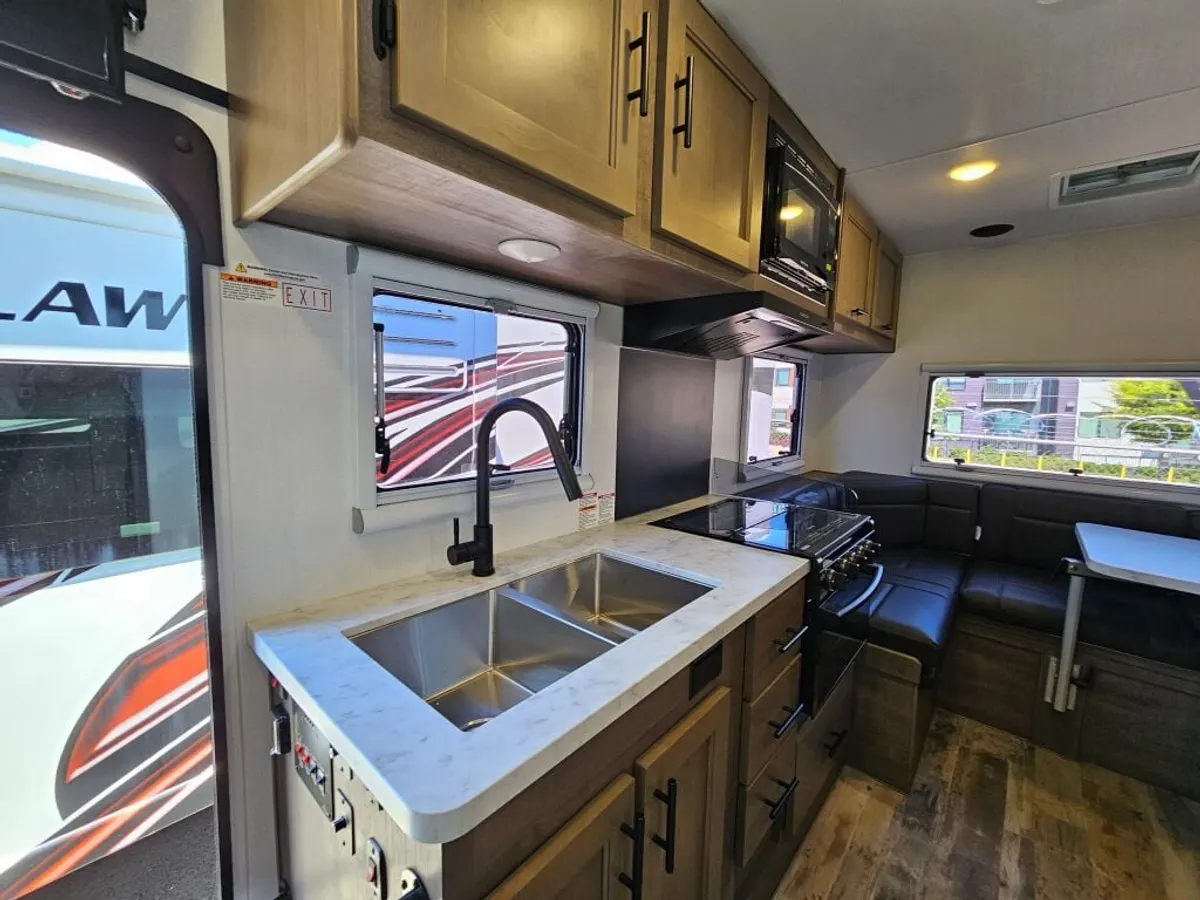 2026 Adventurer Manufacturing Inc. Overlander, photo 11 of 24