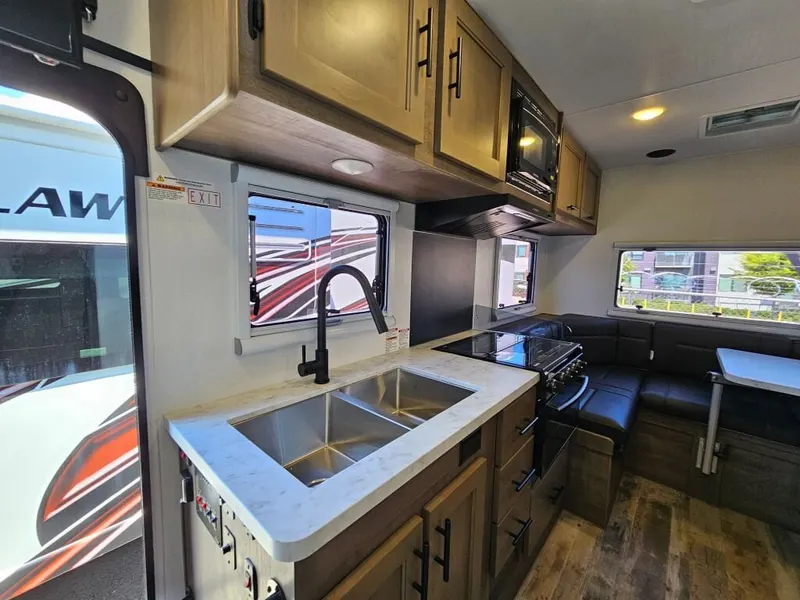 2026 Adventurer Manufacturing Inc. Overlander, photo 11 of 24