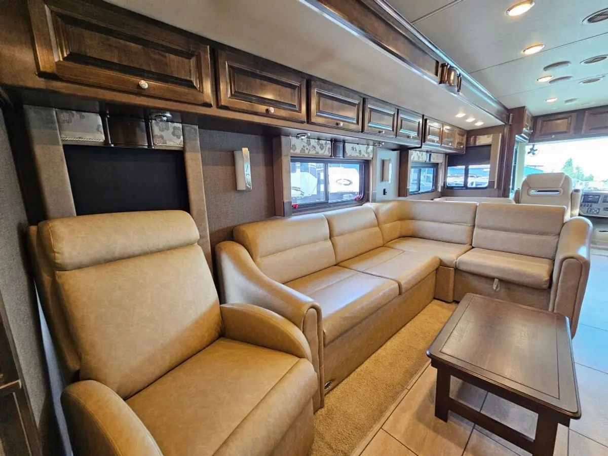 2016 Tiffin Motorhomes Allegro, photo 17 of 24
