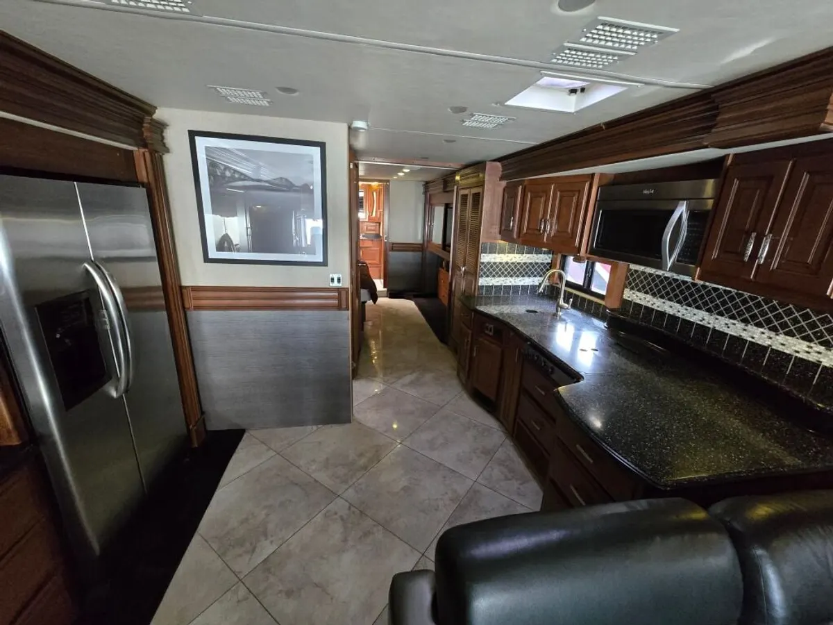 2014 Fleetwood Discovery, photo 14 of 24