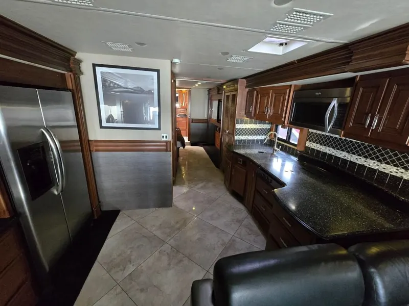 2014 Fleetwood Discovery, photo 14 of 24