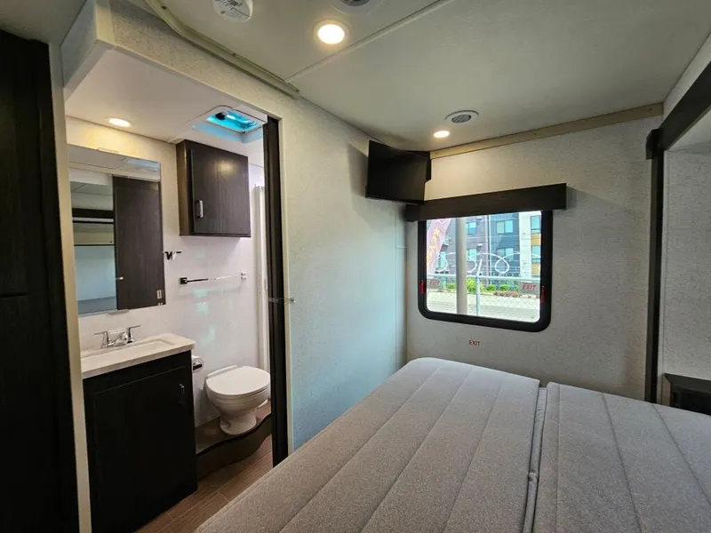 2027 Winnebago Sunflyer, photo 23 of 24