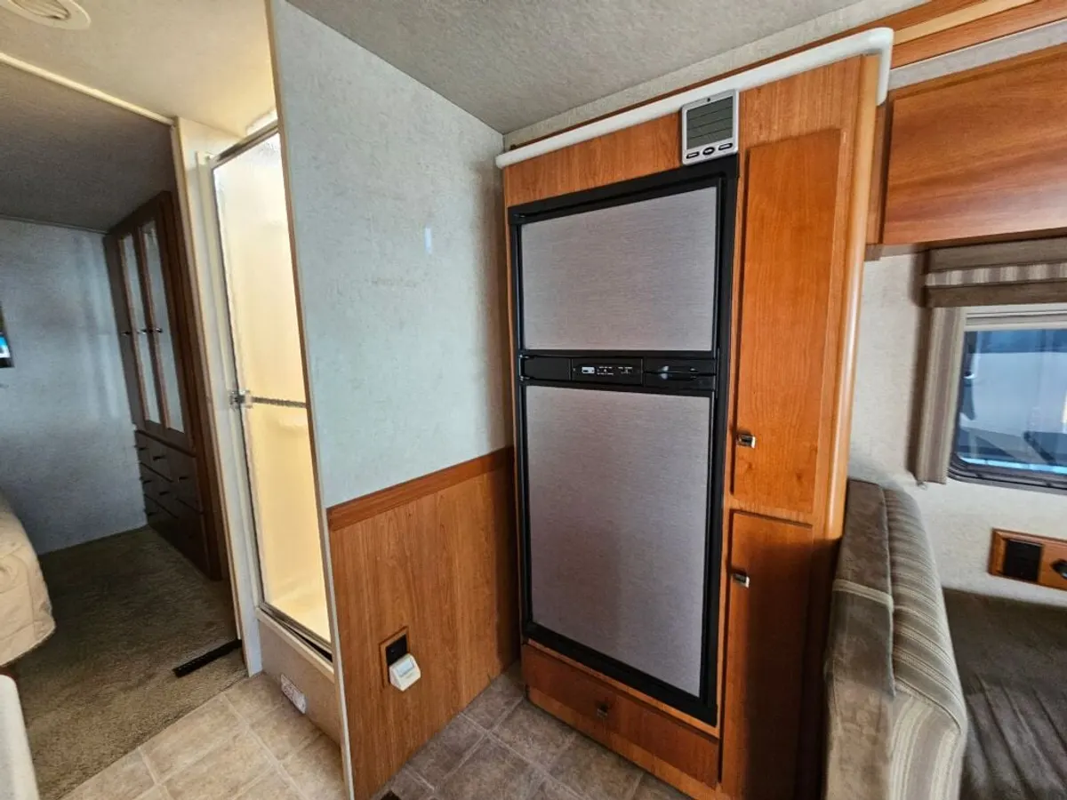 2008 Winnebago Sightseer, photo 14 of 24