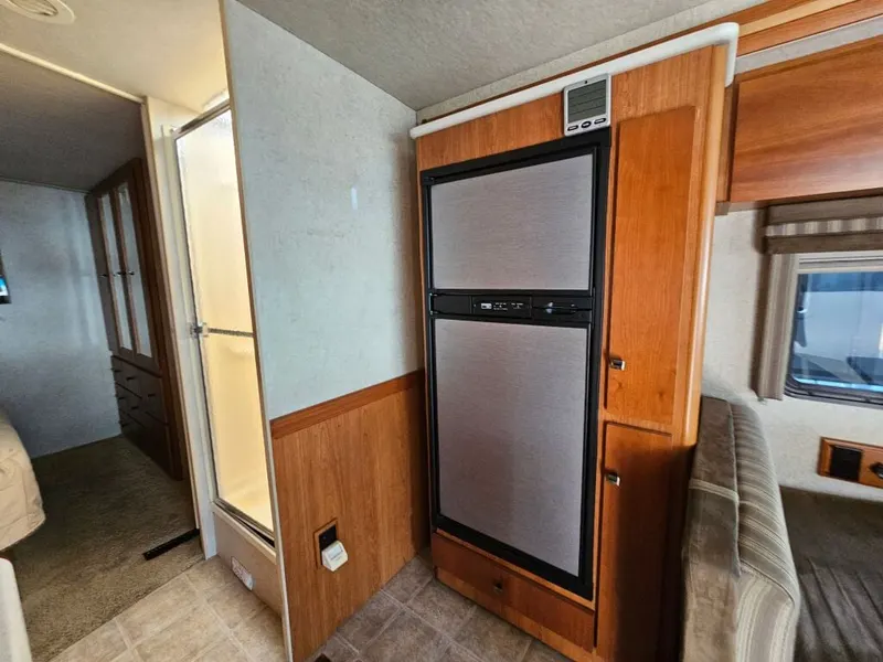 2008 Winnebago Sightseer, photo 14 of 24