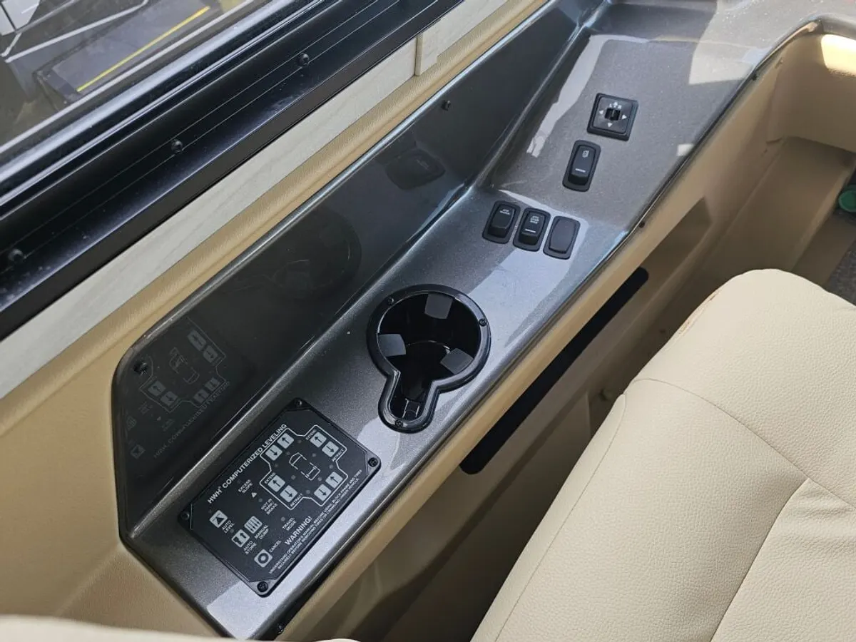 2026 Tiffin Motorhomes Phaeton, photo 22 of 24