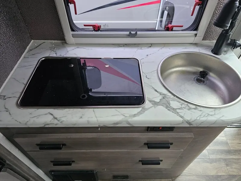 2021 Lance Lance Travel Trailers, photo 20 of 24
