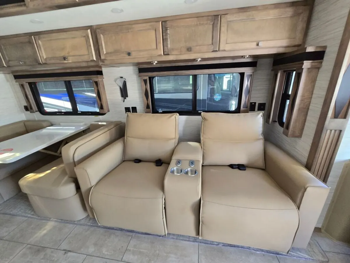2026 Tiffin Motorhomes Allegro Red, photo 12 of 24