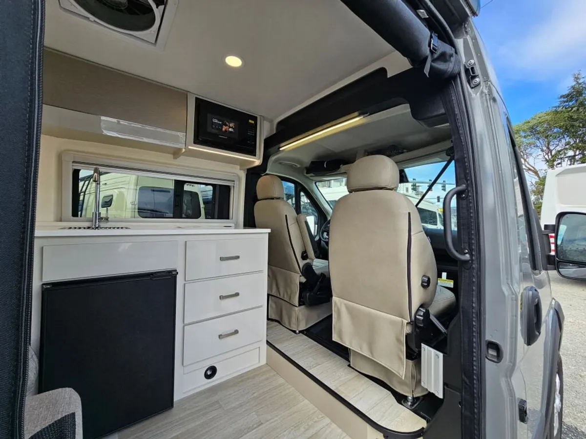 2027 Thor Motor Coach Sequence, photo 16 of 24