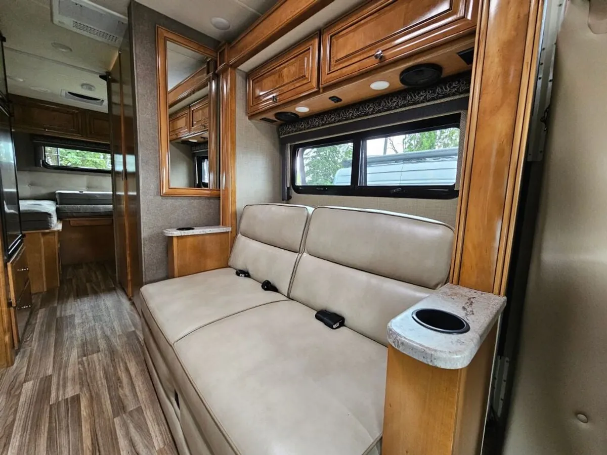 2016 Thor Motor Coach Synergy, photo 10 of 24
