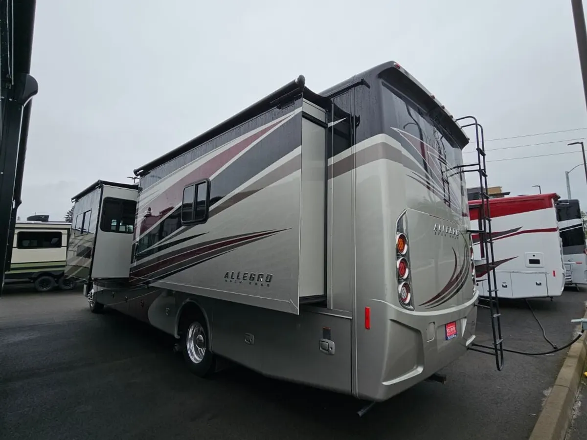 2017 Tiffin Motorhomes Allegro, photo 4 of 24