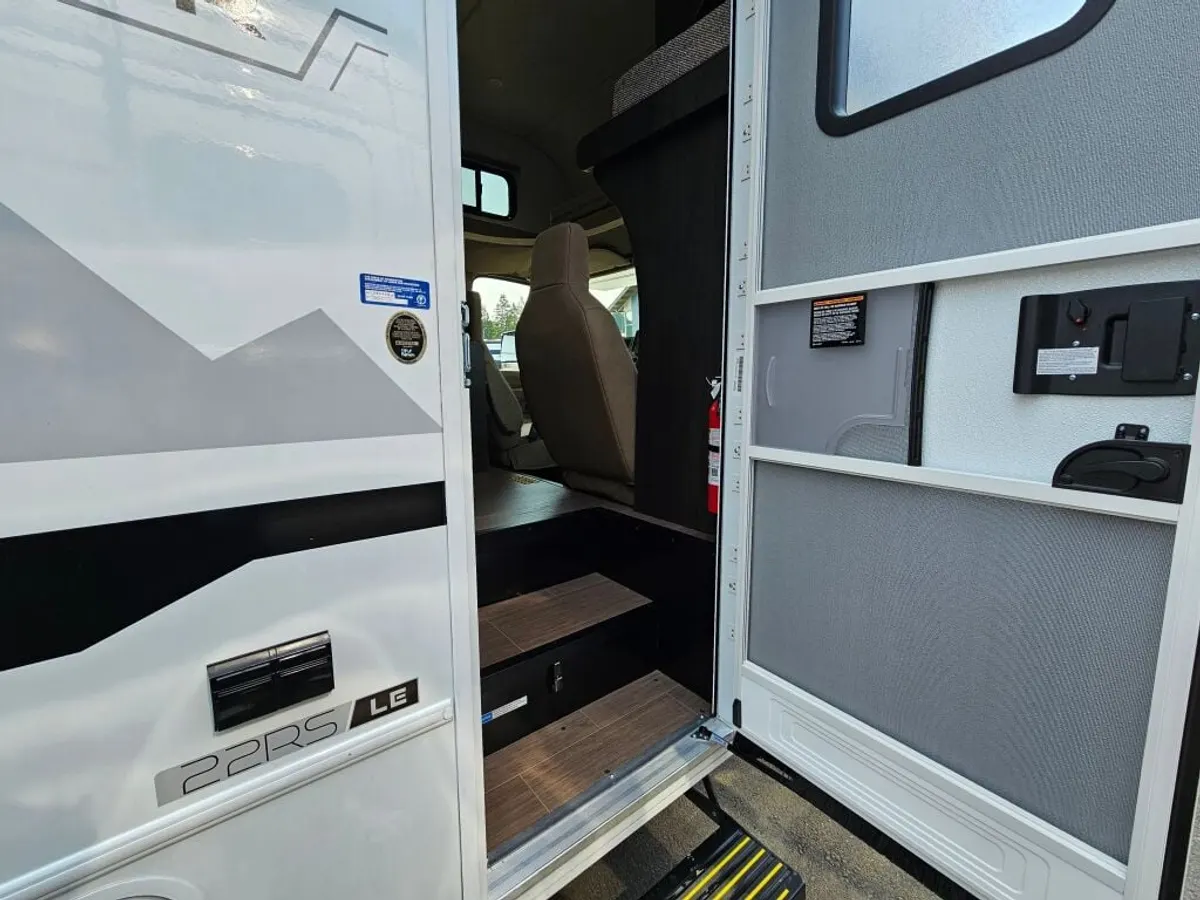 2027 Winnebago Sunflyer, photo 8 of 24