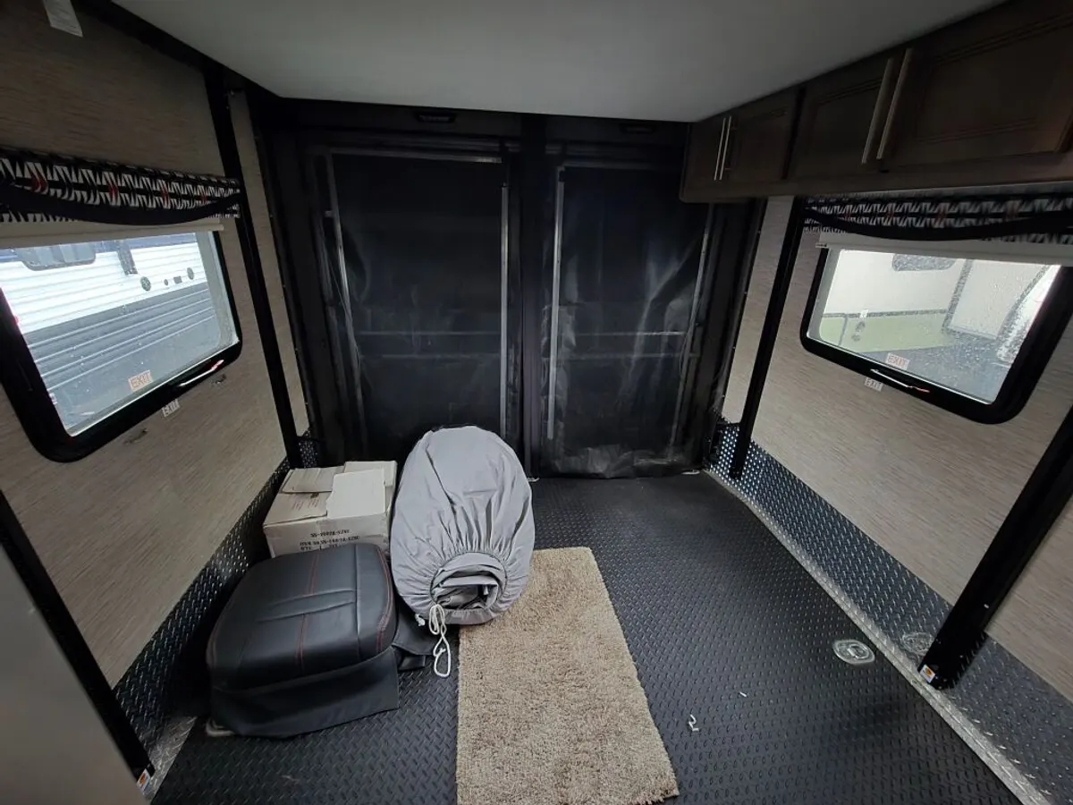 2022 Thor Motor Coach Outlaw, photo 18 of 24