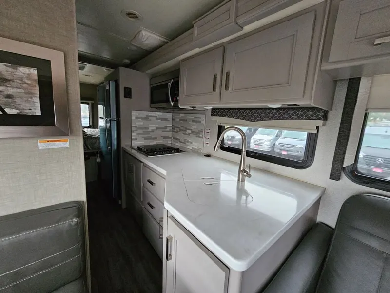 2023 Thor Motor Coach Magnitude 4x4, photo 22 of 24