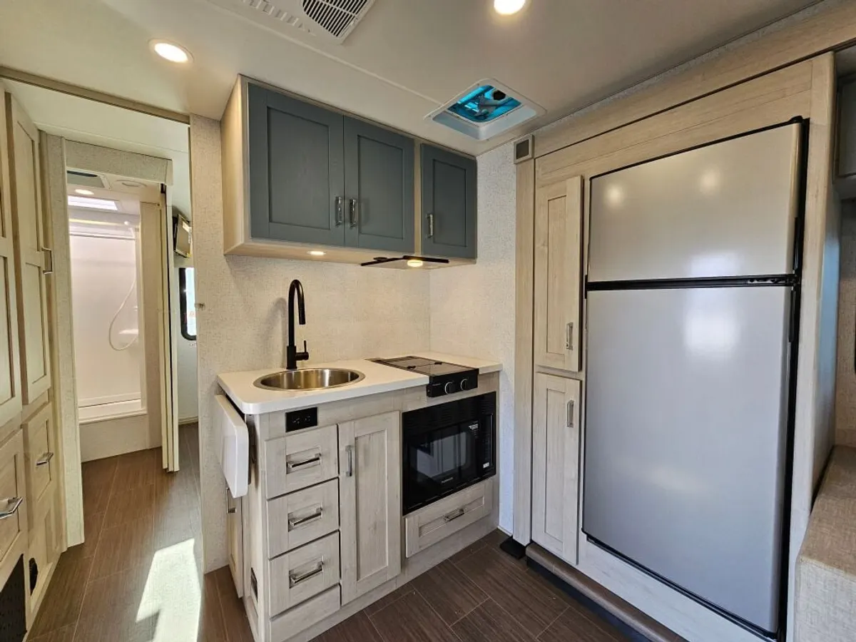 2027 winnebago sunflyer, photo 19 of 24
