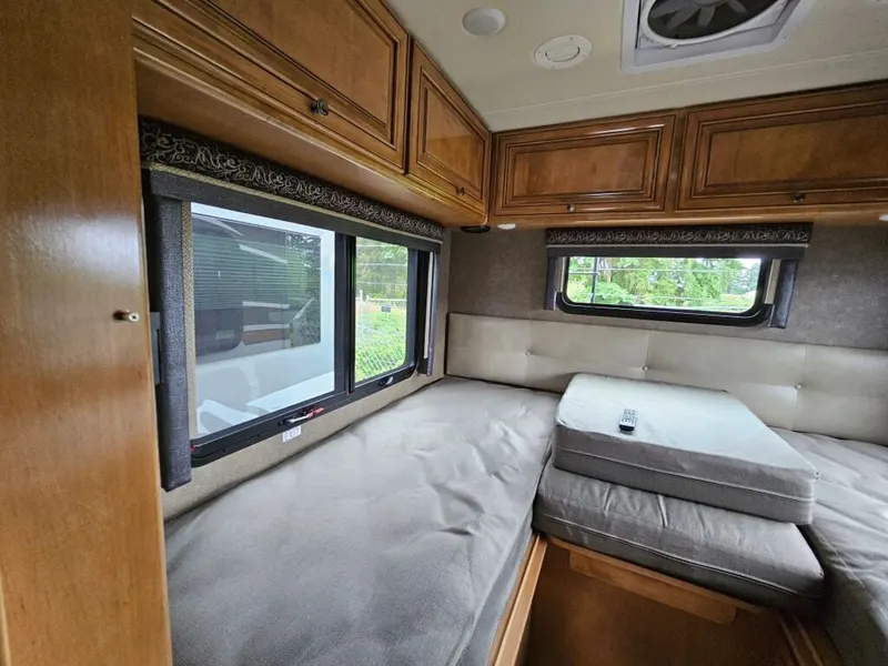 2016 Thor Motor Coach Synergy, photo 24 of 24