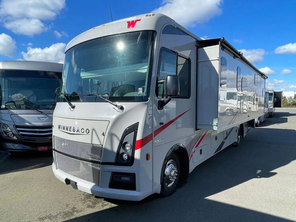 2024 Winnebago Vista, photo 2 of 22