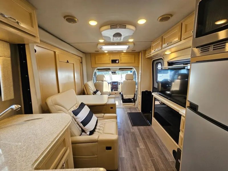 2019 Regency RV Ultra Brougham, photo 16 of 24