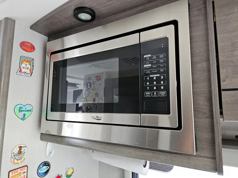 2021 Lance Lance Travel Trailers, photo 21 of 24