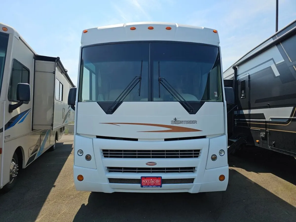 2008 Winnebago Sightseer, photo 2 of 24