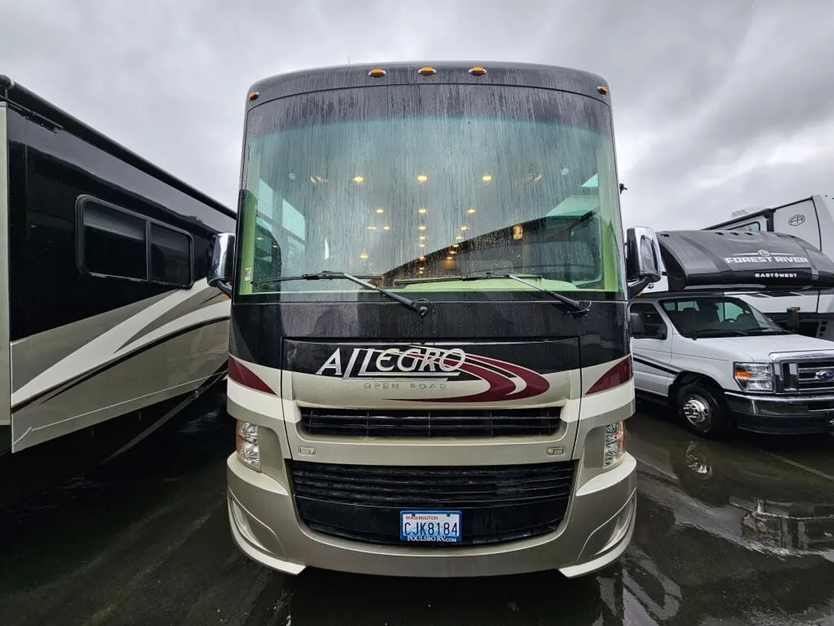 2015 Tiffin Motorhomes Allegro, photo 2 of 24