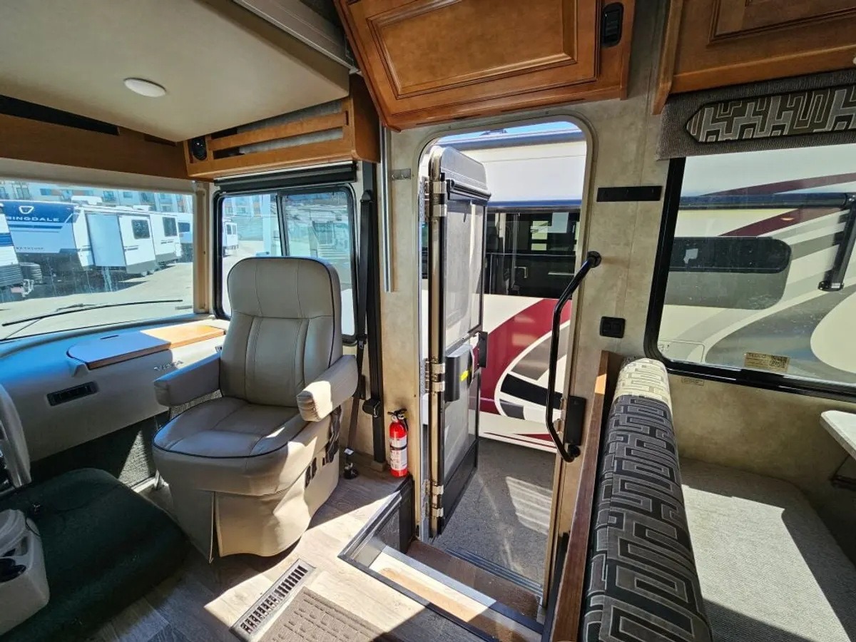2020 Winnebago Vista, photo 8 of 24