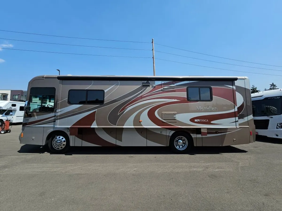 2012 Itasca Meridian, photo 4 of 24