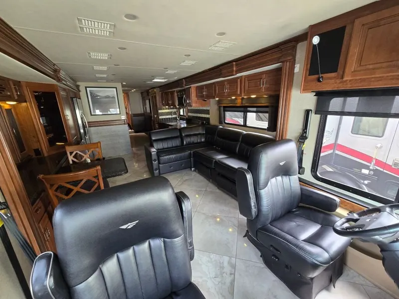 2014 Fleetwood Discovery, photo 8 of 24