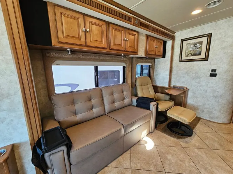 2012 Itasca Meridian, photo 14 of 24