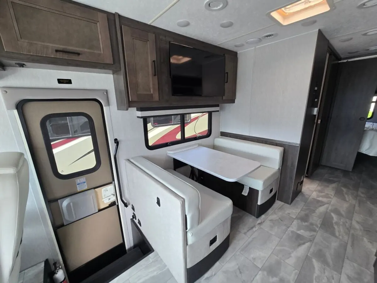 2023 Coachmen Mirada, photo 13 of 24